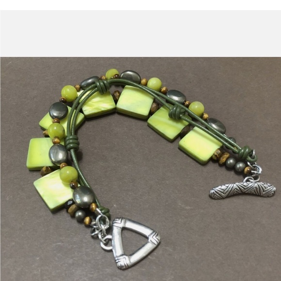 Retired Silpada Mother of Pearl Toggle Bracelet B1132 - Picture 3 of 3